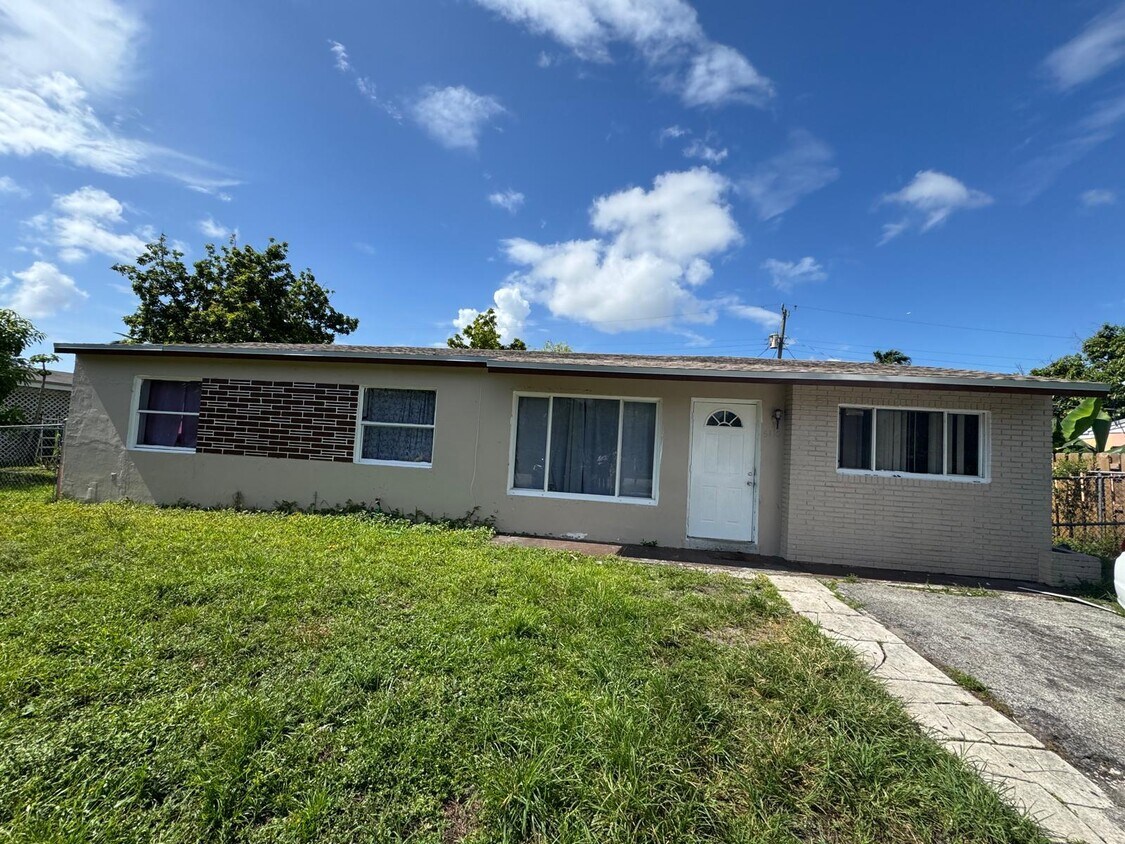 Foto principal - 6110 SW 16th St