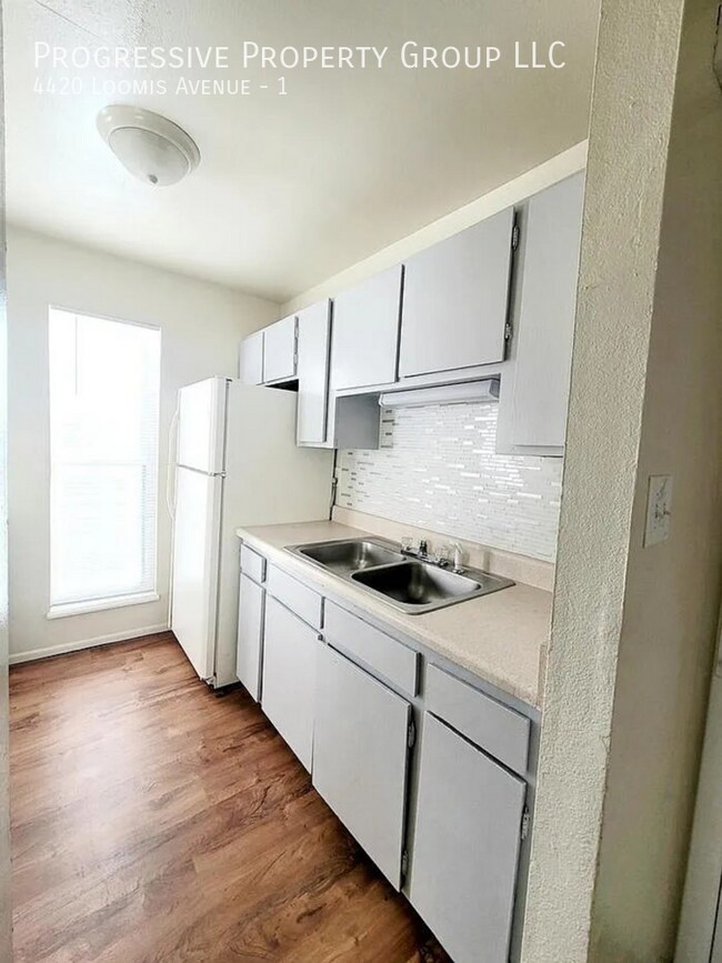 Foto del edificio - 4420 Loomis Ave