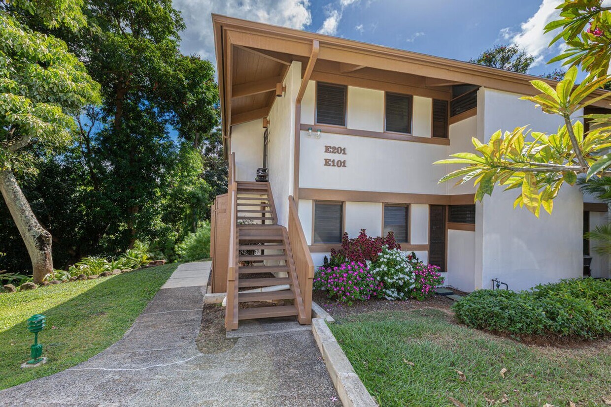 Foto principal - Furnished 2 bedroom, 2 bath, with AC and p...