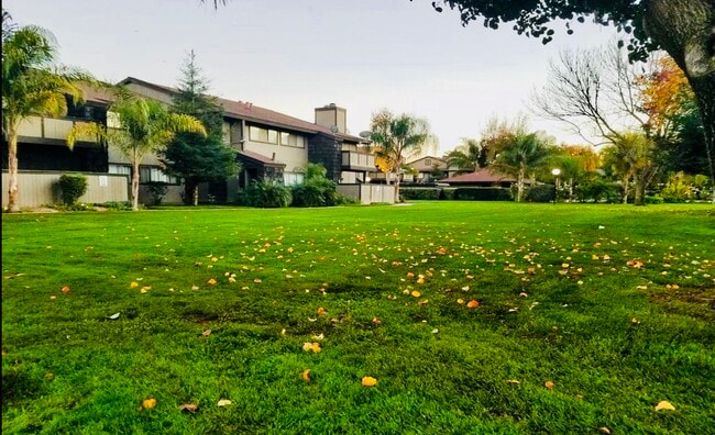 Well maintained grounds open and spacious grounds. - 1190 S Winery Ave