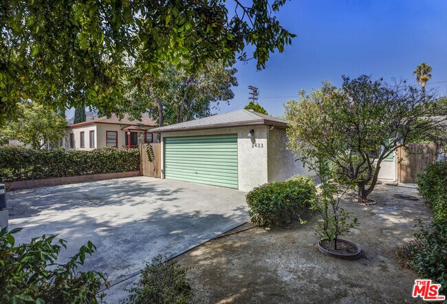 Foto del edificio - 2433 Riverdale Ave