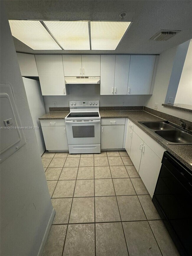 Building Photo - 5035 Wiles Rd
