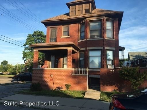 Primary Photo - 1531 W Warren Ave