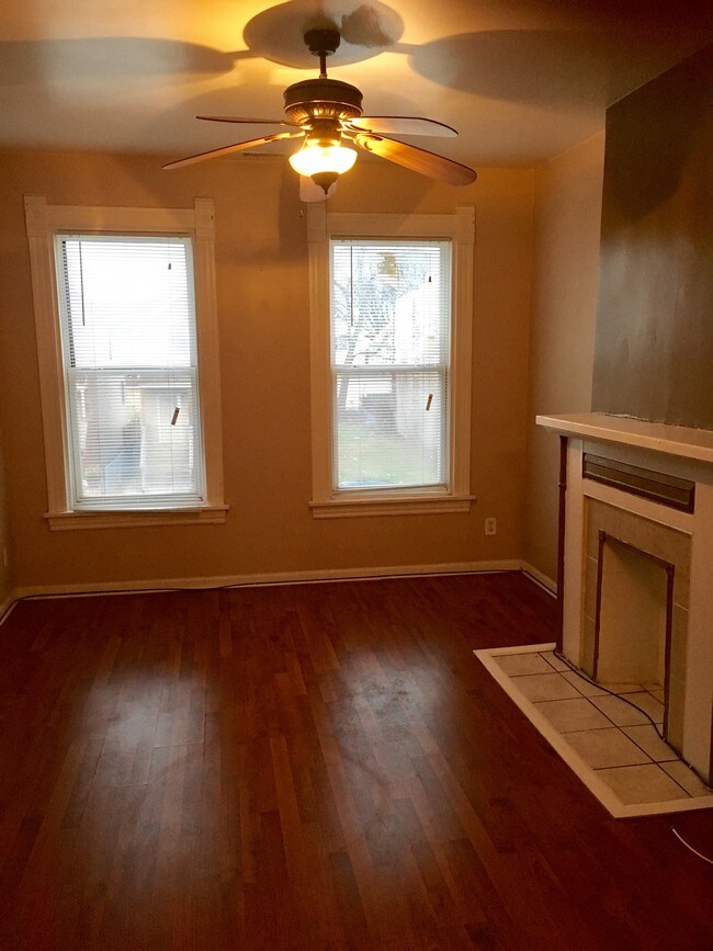 Living room - 7134 S University Ave