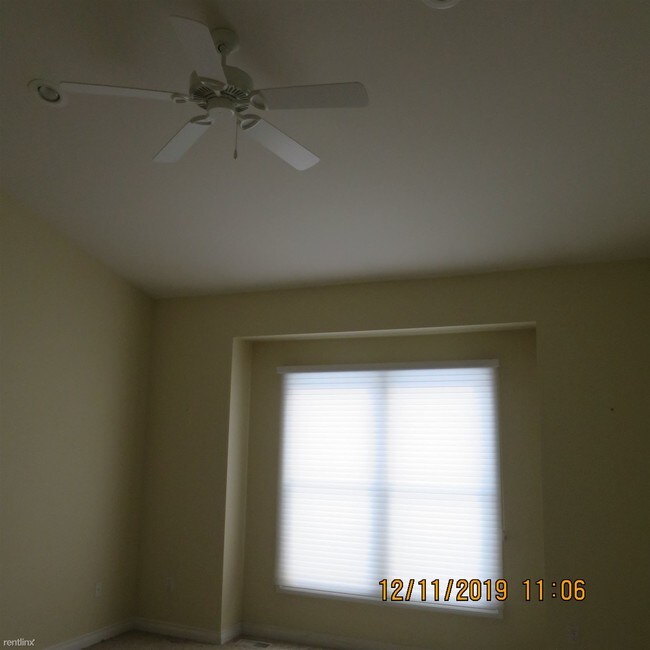 Building Photo - 3200 Ivy Ln