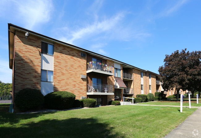 Building Photo - Hillbrook Apartments