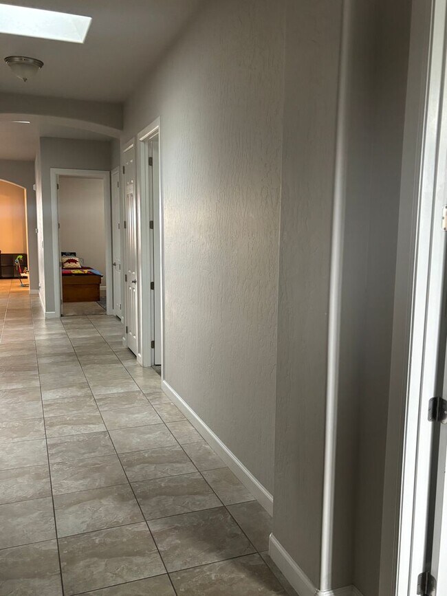 Foto del edificio - Charming 4 Bedroom 2.5 bath house in a Gat...