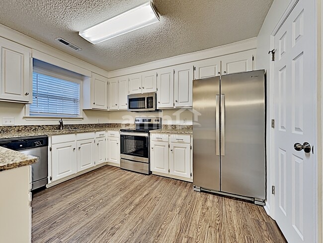 Building Photo - 107 Cotillion Crescent