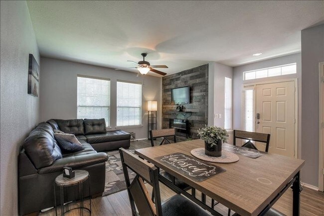 Foto del edificio - 2217 Glacier Park Ln