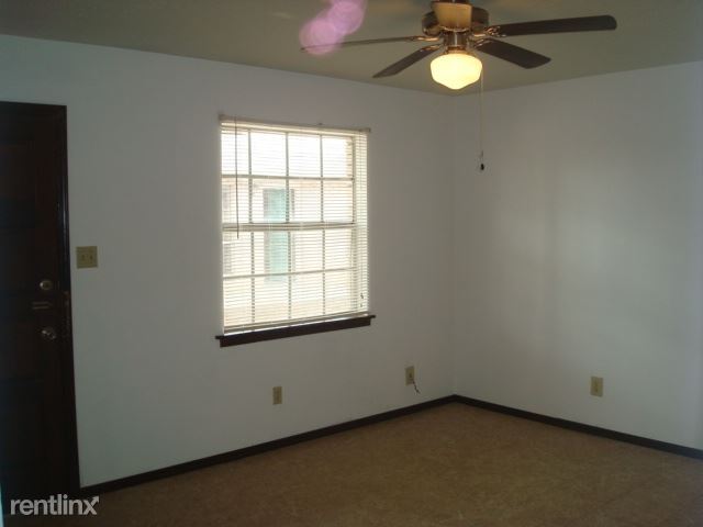 Building Photo - 950 Mormon Dr