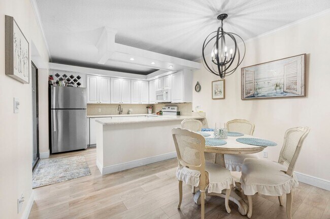 Building Photo - 5674 SE Riverboat Dr