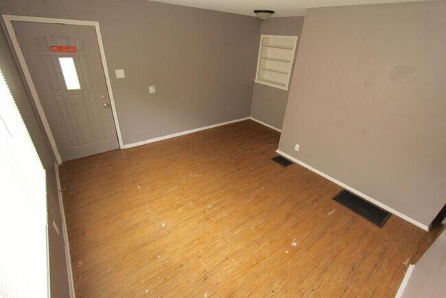 Foto del edificio - 4613 E 19th St