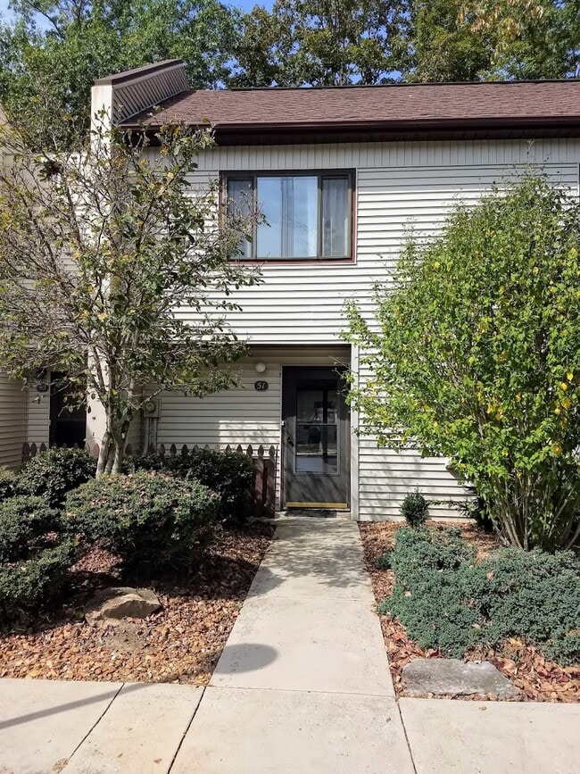 Building Photo - 51 Wilshire Heights Dr