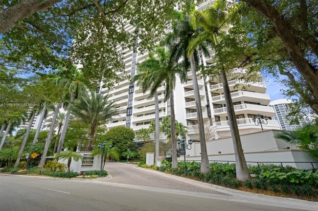 Building Photo - 2000 Island Blvd