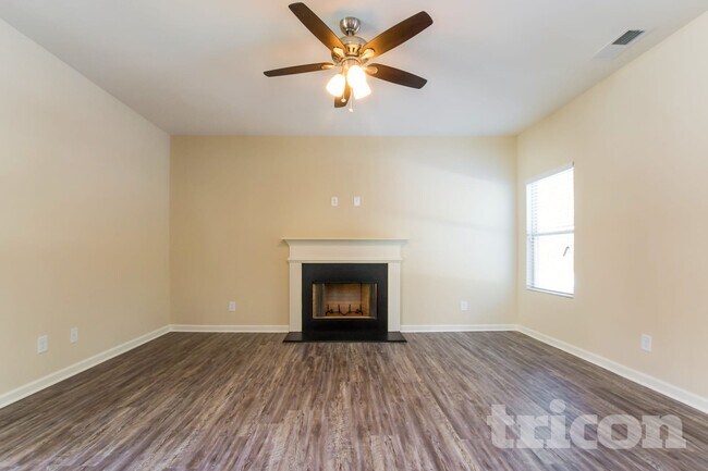 Building Photo - 457 Shady Glen