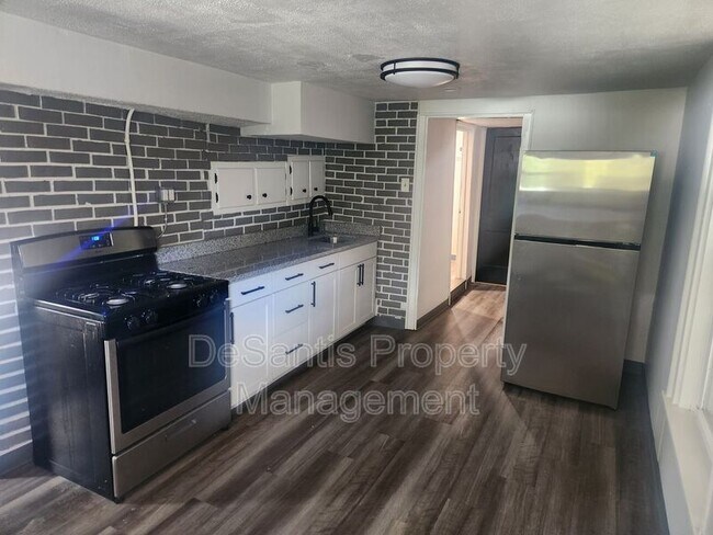 Foto del edificio - 133 Glenmore Ave