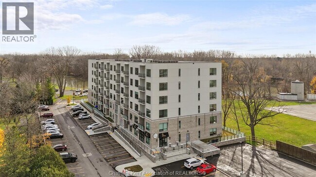 Photo du bâtiment - 364 Grand Ave E