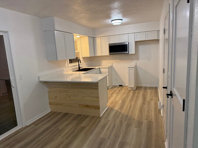 Foto del edificio - 250 Westridge Rd