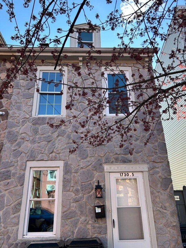 Section 8 considered. 3-bedroom row home ... - Section 8 considered.  3-bedroom row home ...