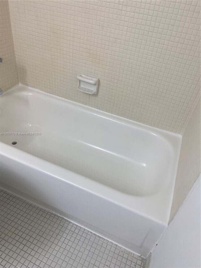 Foto del edificio - 486 NW 165th St