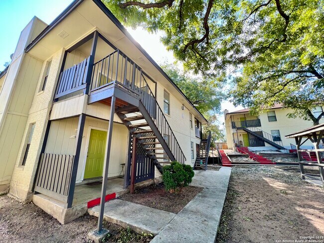 Foto del edificio - 5420 Callaghan Rd