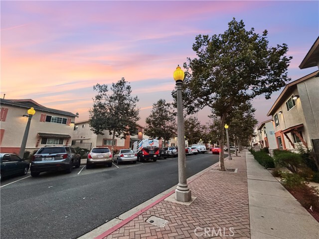 Building Photo - 1109 S Minnie St