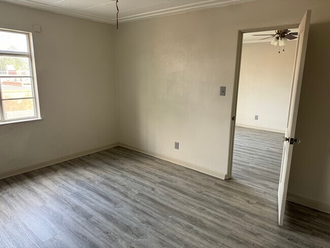 Foto del edificio - 2409 Myers Ave