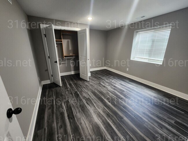 Building Photo - 5267 N Toben Ct
