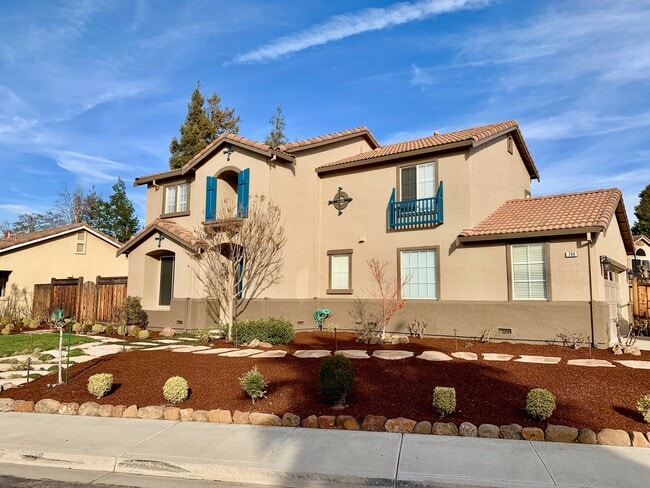 Building Photo - !!!!PENDING!!! 3 Bedroom Plus Loft - Back ...