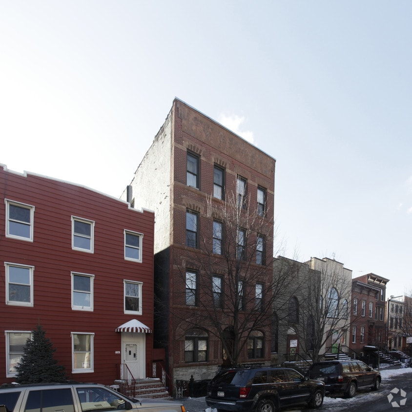 Primary Photo - 112 Noble St