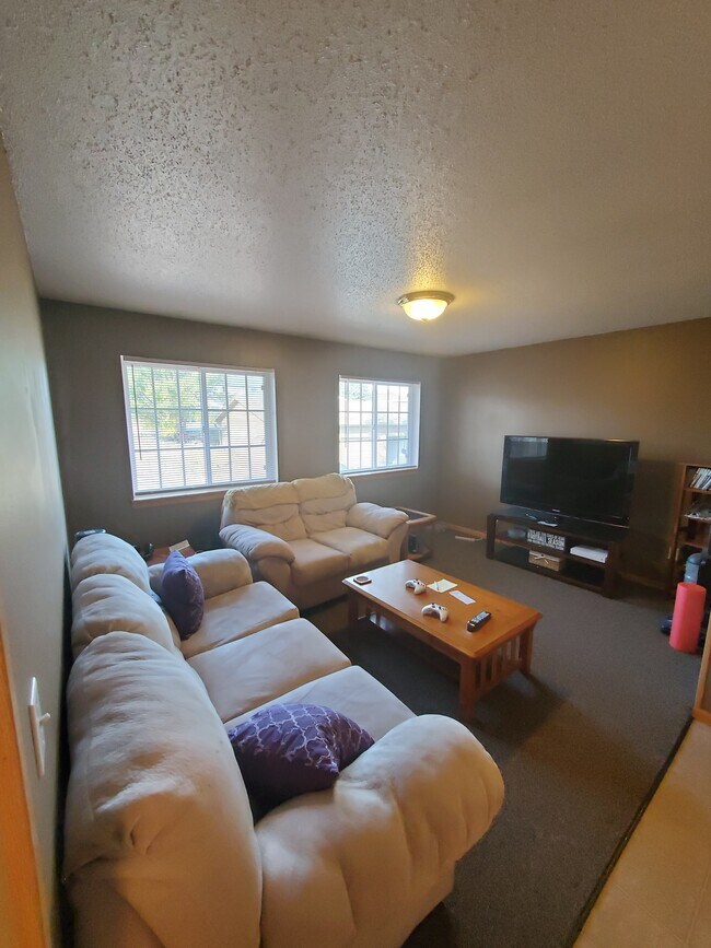 4907 South Tennis Lane, Sioux Falls, SD 57106 Townhouse for Rent in