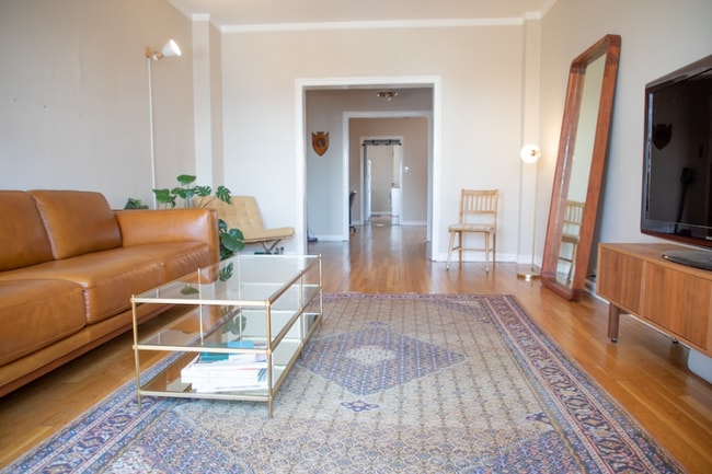 Photo - 434 W Roscoe St Apartment