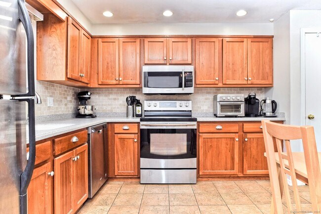 Building Photo - 50 Duke Dr