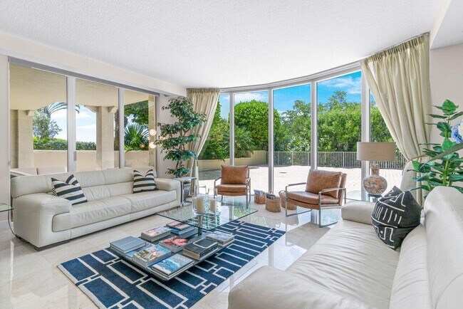 Foto del edificio - 3720 S Ocean Blvd