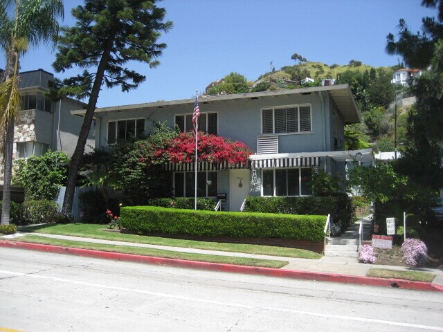 Foto del edificio - 8025 Hollywood Blvd