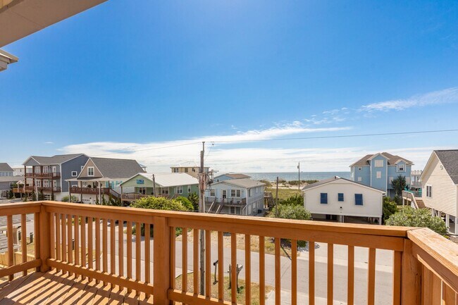 Foto del edificio - Gorgeous 4 Bedroom Beach House in Surf City!