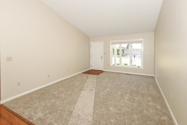 Foto del edificio - Walk from this Charming Home To The Carmel Arts District!