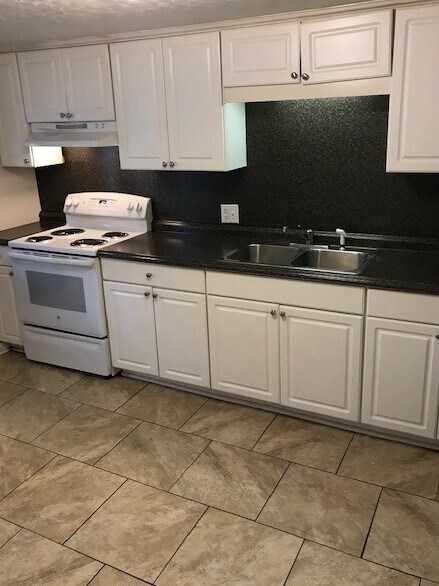 Kitchen - 28 E Lee St