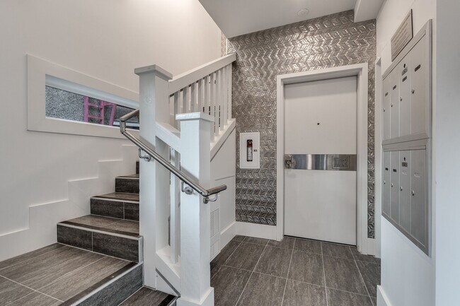 Building Photo - 1433 Haro St