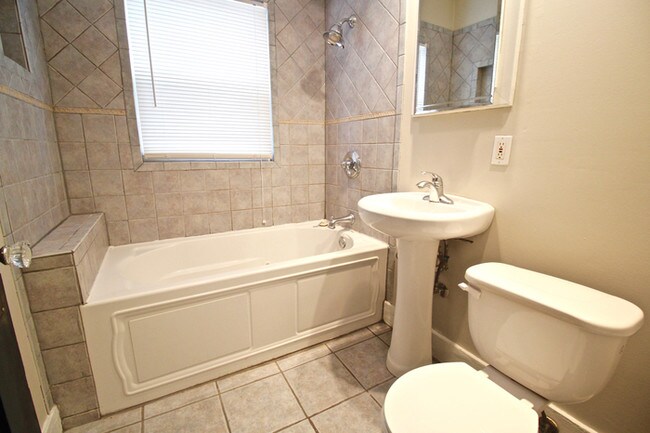 Foto del edificio - 605 E 42nd St