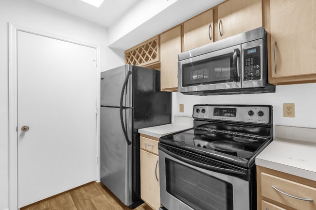 Photo - 7360 Westpointe Blvd Apartment