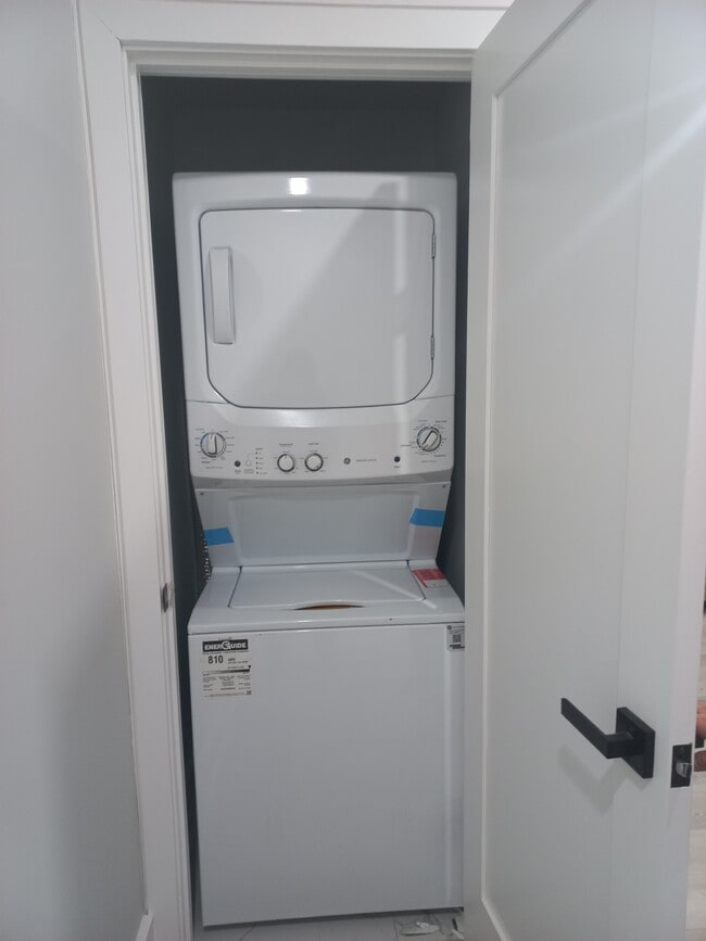 Building Photo - 17 Malta St