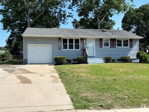 Building Photo - 489 University Blvd