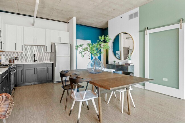 Building Photo - 1443 S State St