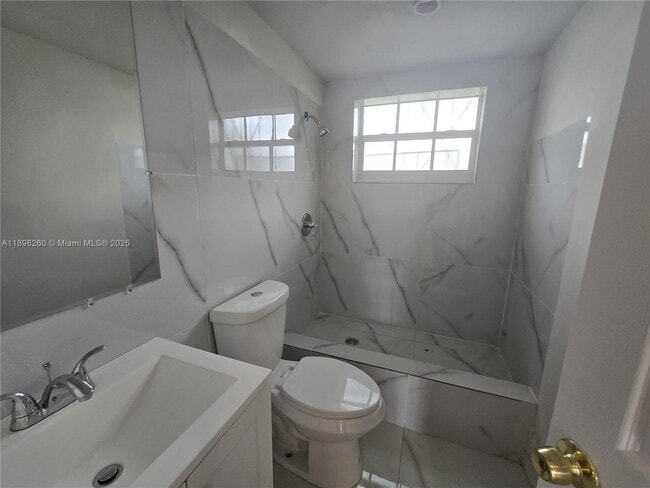Foto del edificio - 71 NW 76th St