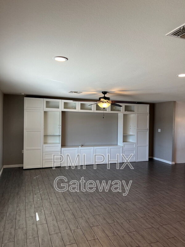 Foto del edificio - 1336 W 12th St