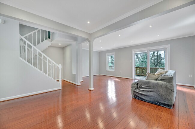 Foto del edificio - 7826 Mt Woodley Pl