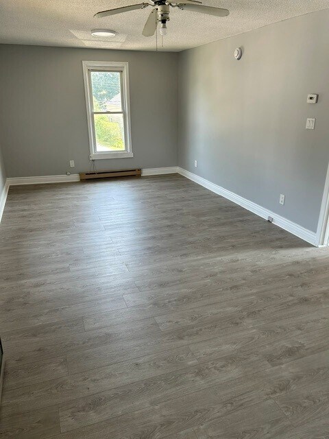 Photo du bâtiment - 1-Bed Upper Level Unit for Rent, Sault Ste. Marie | Parking Included