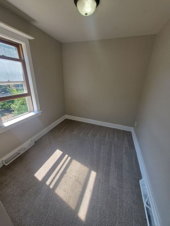 Building Photo - 238 N 36th St