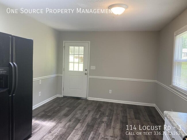 Foto del edificio - 114 Locust Rd